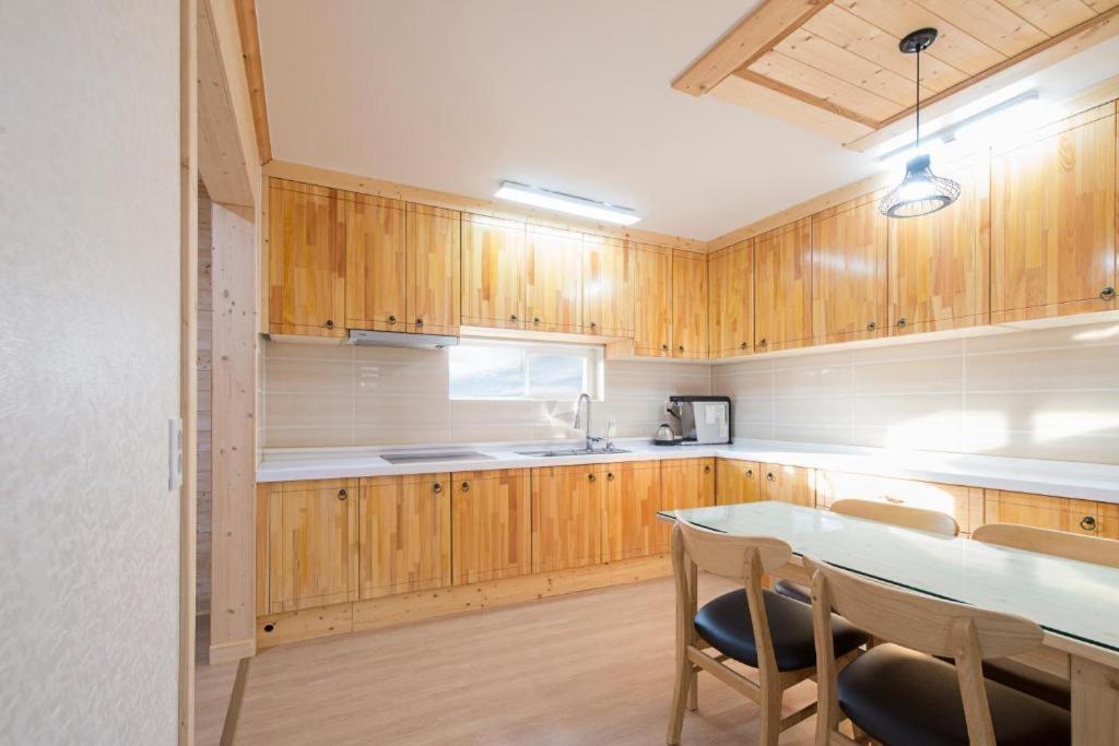 Suji Guesthouse Jeju Extérieur photo
